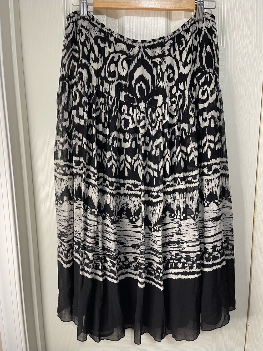 Vintage Y2K Black White Flowy Fairy Silk Abstract Print Artsy Midi Skirt size 10